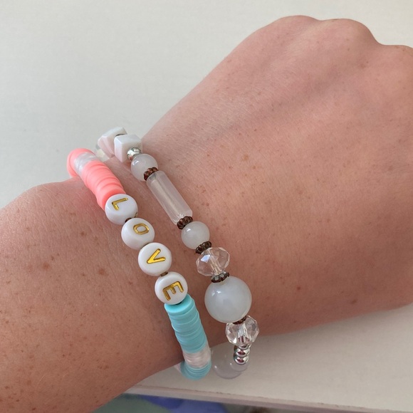 Pretty Women’s Beaded Bracelet Love - Picture 5 of 5